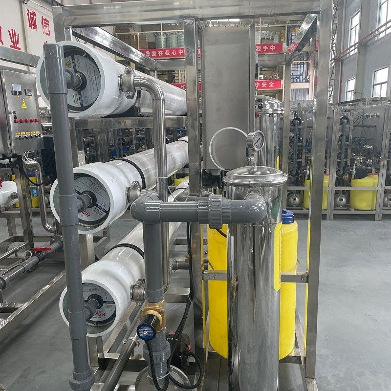 Auto PLC 6m3 por hora Sistema de purificação de filtros de água industrial RO para água salobra