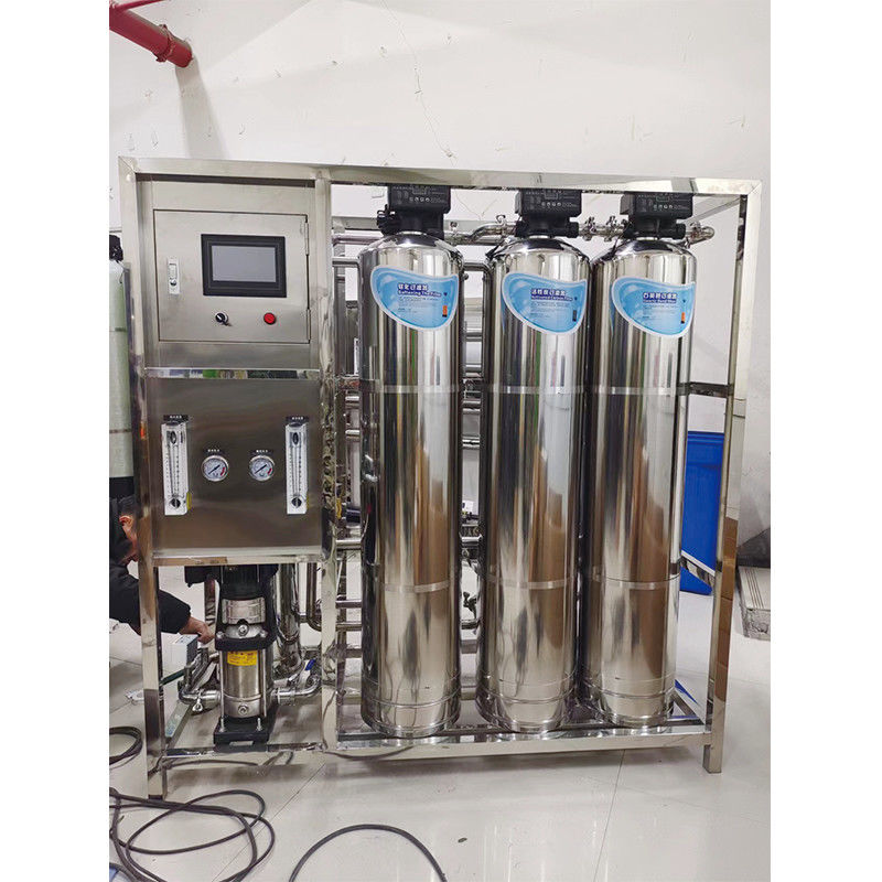 Sistema de tratamento de água RO para produção de água pura no setor comercial