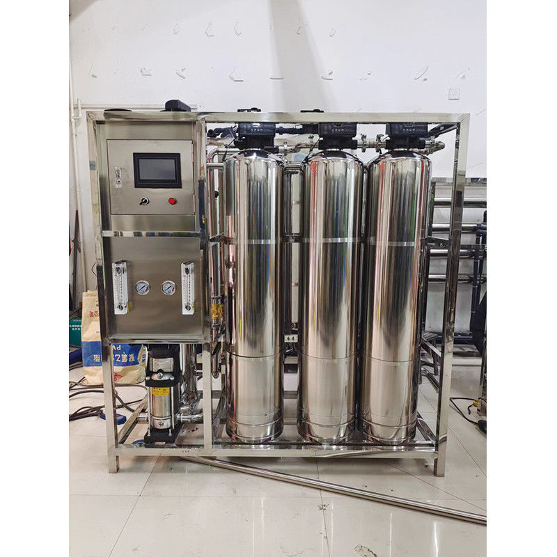 Sistema de tratamento de água RO para produção de água pura no setor comercial